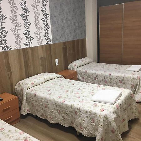 Pension Blanquita Logroño Esterno foto
